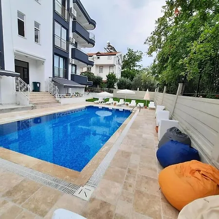 Havuzlu Sitede Ozel Bahceli Tatil Evi شقة